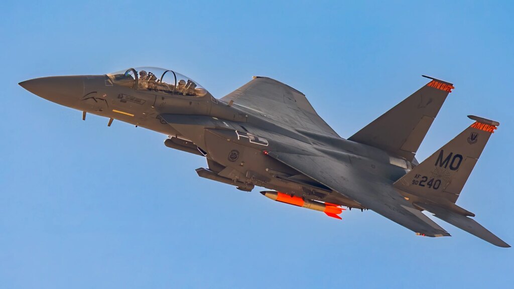 Reintroduce nuclear weapons to the Pacific to reduce the chances of war with China