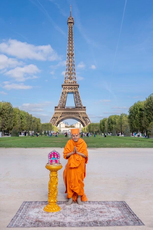 How a Hindu Sect’s Anti-women Diktat Triggered a Strike at the Eiffel Tower – The Diplomat